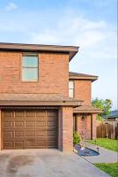 8 Mins to SPI Beach Spacious 3BR with Backyard - B&B Port Isabel