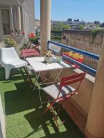 Chambre avec vue panoramique sur la Cité Médiévale - B&B