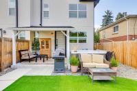 Hot Tub & Mtn-View Rooftop Deck: Golden Home - Ferienwohnung Golden