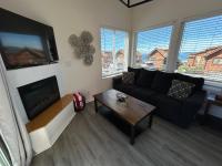 Ocean Cabin 22 with Private Hot Tub - B&B Smith River