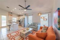 Discreet Retreat, Modern home With Private BackYard - B&B Bonita Springs