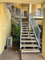2 bedroom 2 bath Treetop Escape close to the city - B&B