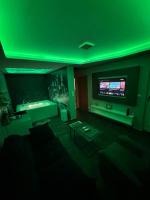 Apartman S&V 2 Istocno Sarajevo Lukavica sa Jacuzzi Lux Spa Hilandarska Centar - Chambres d’hôtes