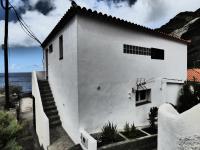 Deluxe One-Bedroom Apartment with Ocean View