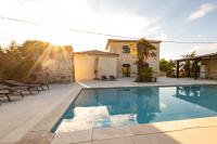 Villa au Petit Bonheur avec clim - Hameau au calme - piscine chauffée - pétanque - Chambres d'hôtes Moncrabeau