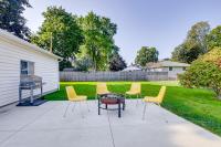 < 1 Mi to Lambeau Field: Green Bay Home w/ Grill! - Chambres d'hôtes Green Bay