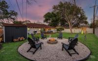 4-BD Mid-Modern Century with Firepit & Playground - B&B Houston