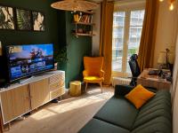 Un charmant appartement à côté de la cité florale - B&B