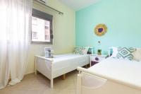 Stella's Stylish Studio - 1min beach w kitchen - B&B Himarë
