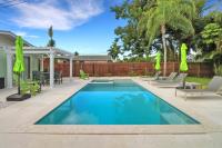 Little Beach House w/ POOL&SPA - 5 minutes to Vanderbilt Beach (Pet Friendly) - B&B Naples