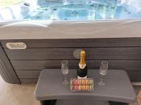 gîtes gorevirat 2 appartements avec jacuzzis et terrasses privatives pour chaque appartement - Chambres d'hôtes Corcelles