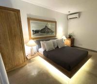 Deluxe Queen Suite