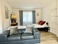 Beachside Studio With Courtyard - B&B