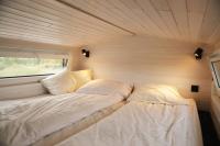 Lakefront Tiny House with WiFi, AC, Heating, all-year accessible - B&B