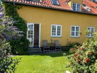 Smuk lejlighed med sundkig lige ved stranden - B&B Snekkersten