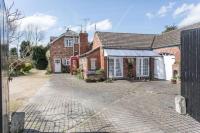 4 Bedroom Cottage in Wickwar, The Old Stables Guest House - B&B