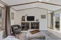 Blue Heron Lakefront Cabin on Caddo Lake Dock - B&B Karnack
