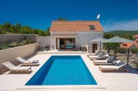 Unique Villa Pietra with heated private pool - Ferienwohnung