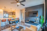Stunning 2BR Kierland Common, TPC Golf, Pool, Gym, W-D - B&B