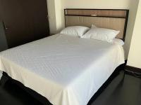 Aparta suites torre de prado 504 - Bed and Breakfast Medellín