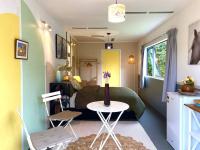 Snug-as-a-Bug Sleep House - B&B