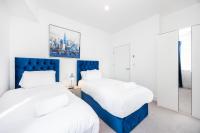 Modern 3 Bedroom House With Balconies & Parking - Ferienwohnung Midville