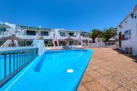 Apartment La Vela Azul - Pool & Tennis - Free AC & Good WIFI - By Lanzarote Vacation Homes - Chambres d'hôtes Puerto del Carmen