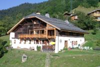 2 spacieux appartements dans une ferme rénovée face au MontBlanc - B&B