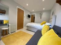 Malkin Wood Studio - 15 min walk to Holmfirth centre - B&B