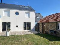 Villa contemporaine à 100m de la plage de la Grève Rose à TREGASTEL - Réf 141 - B&B Trégastel