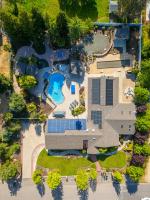Casteel - 4,500 sq-ft retreat with a pool and hot tub in the middle of wine country! - Chambres d'hôtes Templeton