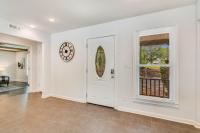 Luxury Poolside 4BR Sanctuary, Sleeps 8 - B&B Conyers