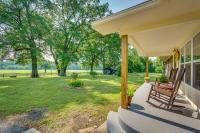 Delaware Vacation Rental Walk to Lake Dardanelle! - Chambres d’hôtes