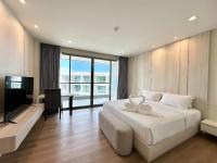 Suite Lit King-Size - Vue sur Piscine