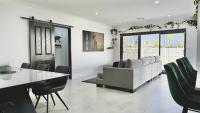Modern & Chilled Stay in Bayswater - B&B Perth