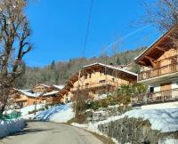 Samoens - luxury 4 bedroom top floor apartment with spectacular views - B&B Samoëns