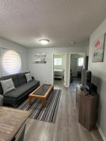 Lovely 2 bedroom condo, 2 minute walk fr downtown - B&B