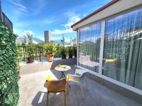 Penthouse with a city view - Bed and Breakfast Tirana