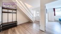 Spacious 3-Bedroom Serviced House, Free On-Street Parking, Free WiFi By Redwood Stays - Chambres d'hôtes Aldershot