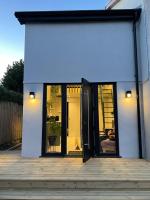 Ashburton unique Studio House, close to Cookery School, private entrance & parking - B&B