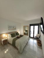 OASIS Apartment with 2 bedrooms in Jardines del Puerto - Chambres d'hôtes Marbella