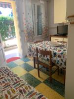 Bilocale a trenta metri dal mare - B&B Rocabruna