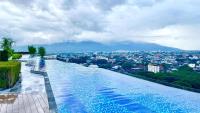 The Astra Sky River Luxury Condo,the largest pool - B&B Chiang Mai