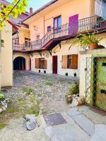 FLH - Blue Cat - B&B