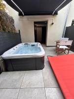 Petit studio et son spa abrité - B&B Nancy