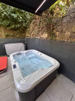 Petit studio et son spa abrité - B&B Nancy