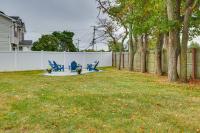 Bay Shore Vacation Rental ~ 7 Mi to the Beach - B&B Bay Shore
