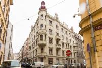 Prague Days - Three-bedroom Apartment with Balcony - B&B Praga