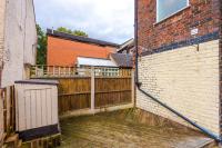 Oxford House by YourStays - Cosy Home in the Suburb of May Bank - Chambres d'hôtes Stoke-on-Trent