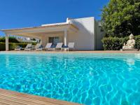 Stunning 4-Bedroom Villa With Pool - Perfect For Families - B&B